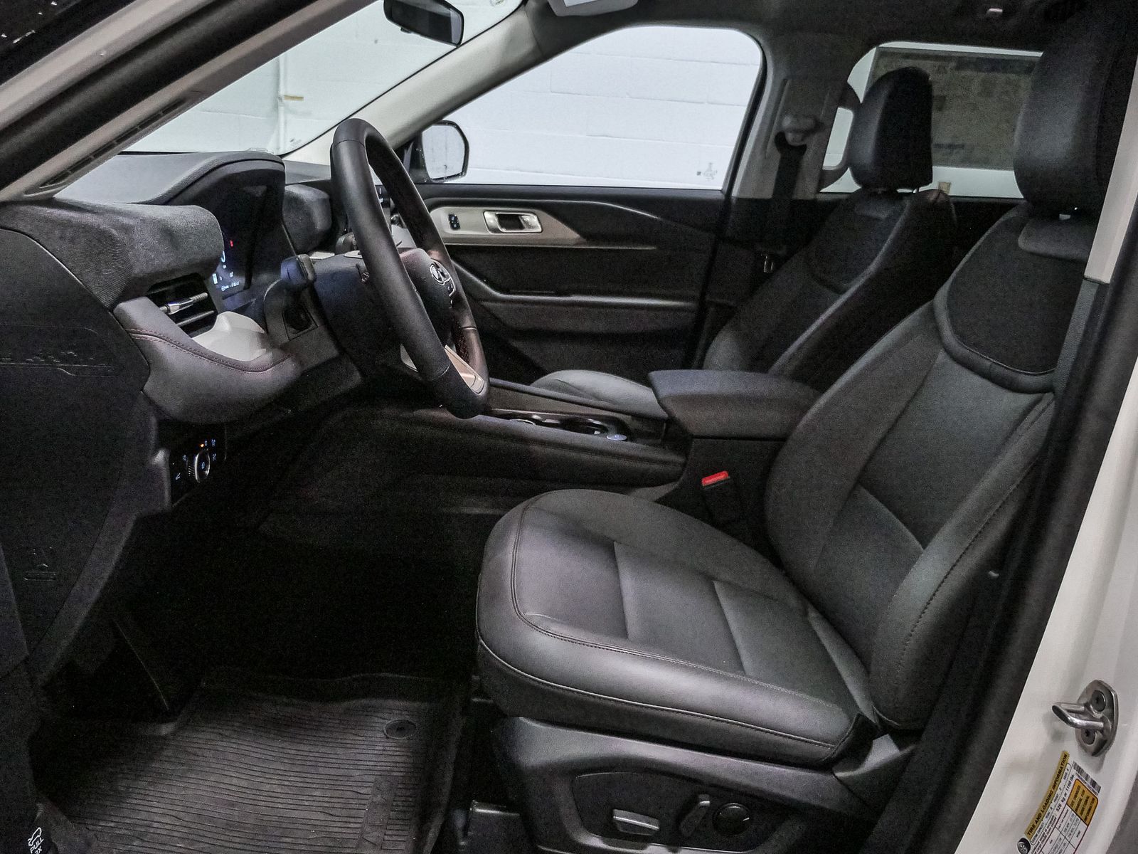 2025 Ford Explorer photo 18