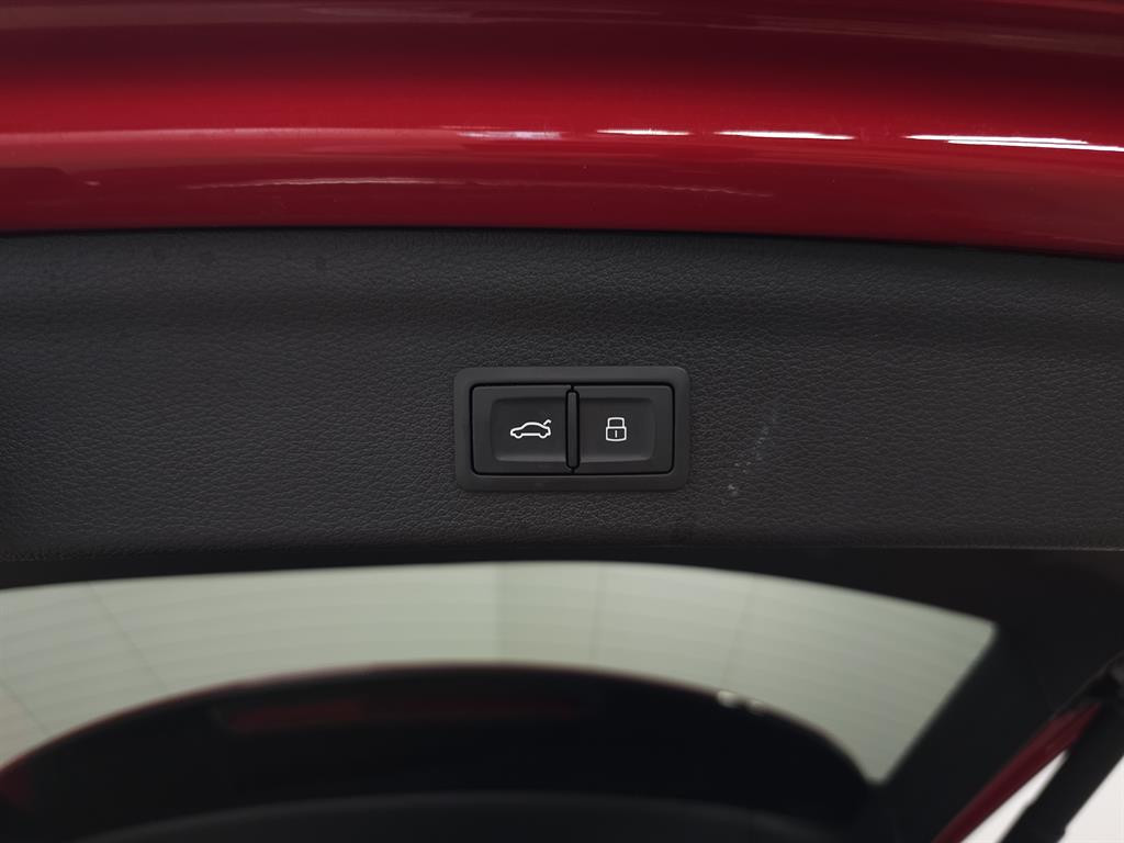 2020 Audi Q3 S line Premium Plus photo 8