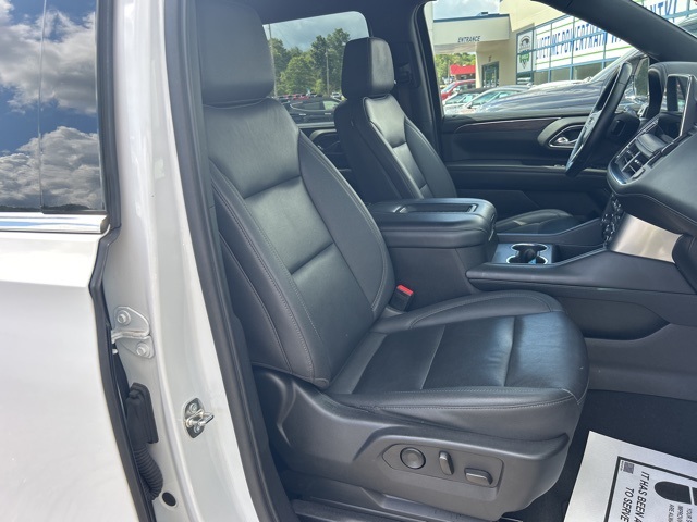 2023 Chevrolet Suburban LT photo 17