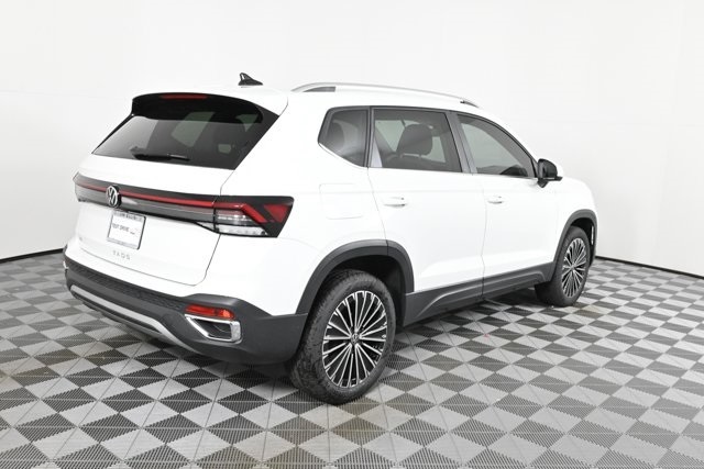 2025 Volkswagen Taos SE photo 3