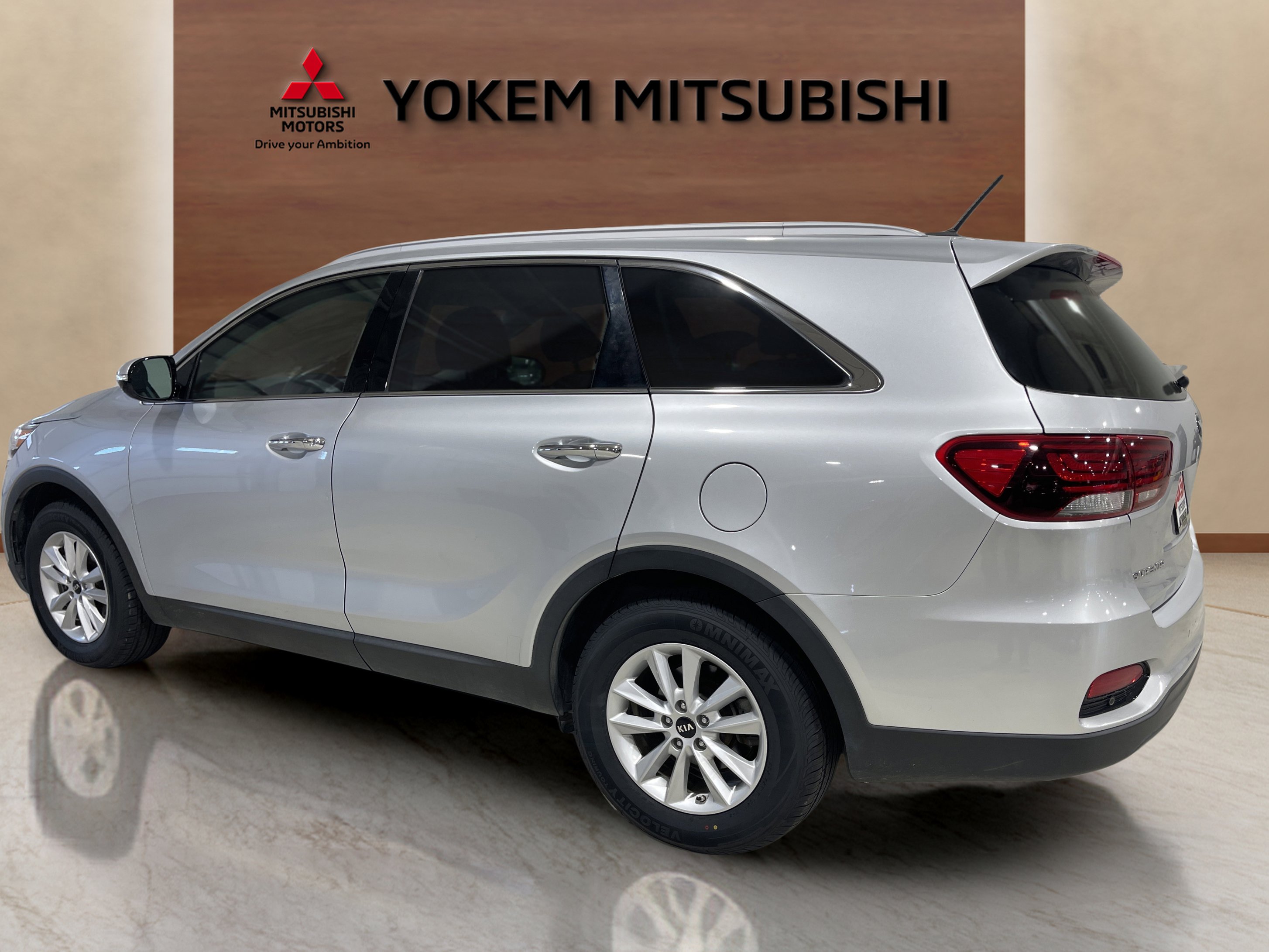 2020 Kia Sorento LX S photo 2