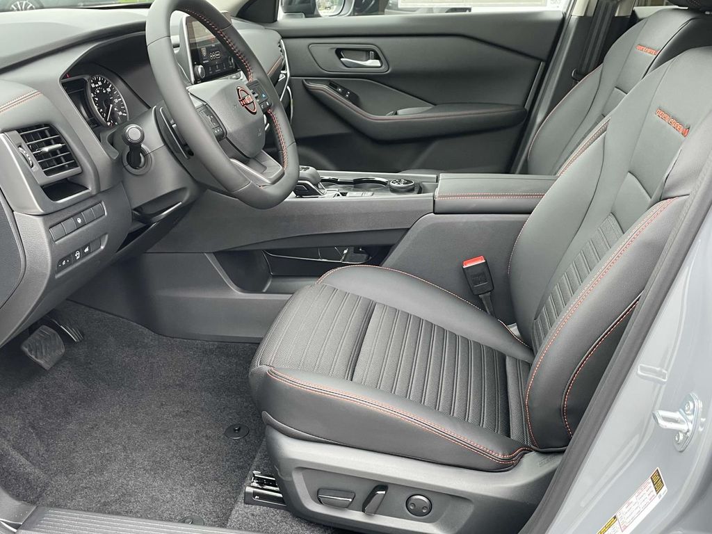 2026 Nissan Rogue SV photo 9