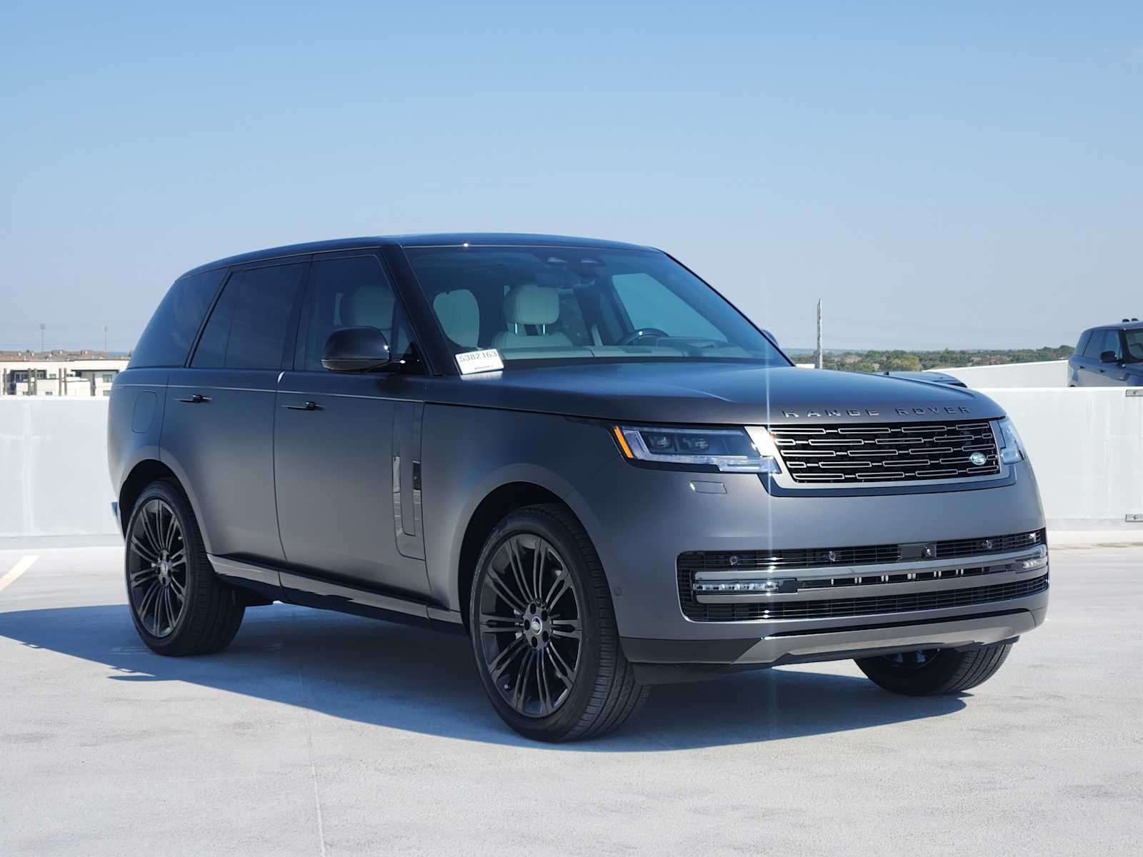 2025 Land Rover Range Rover SE photo 2