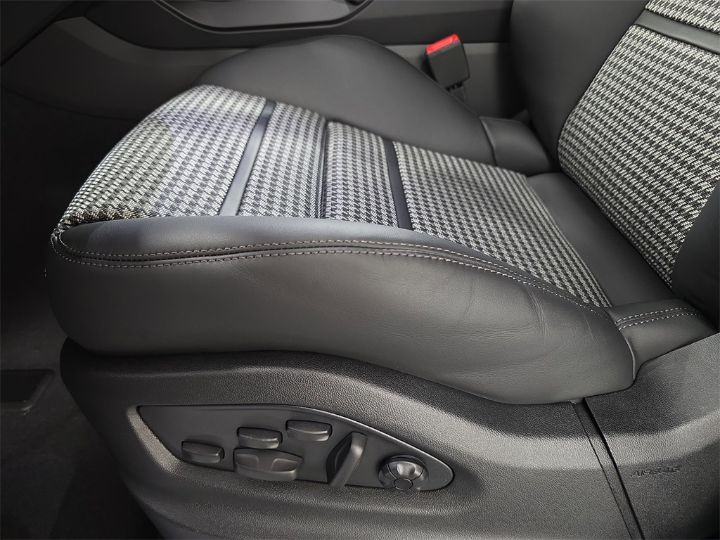 2026 Porsche Cayenne GTS Coupe photo 20
