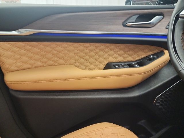 2025 Jeep Grand Cherokee Summit photo 11