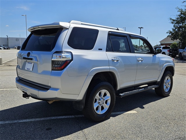 2016 Toyota 4Runner SR5 photo 12