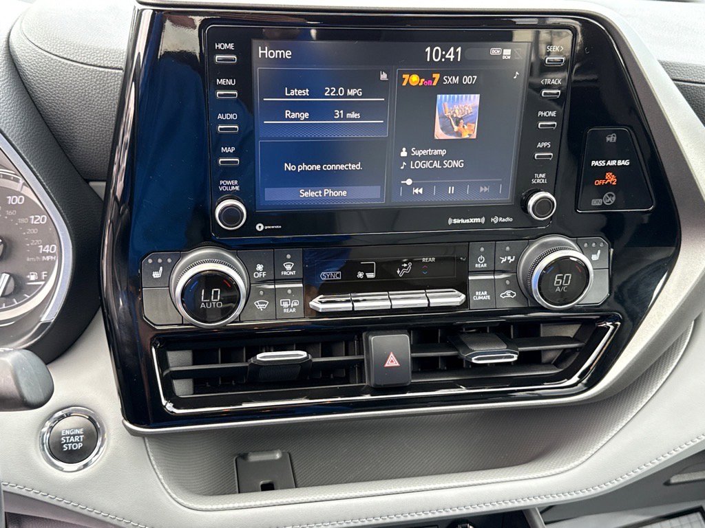 2022 Toyota Highlander XLE photo 3