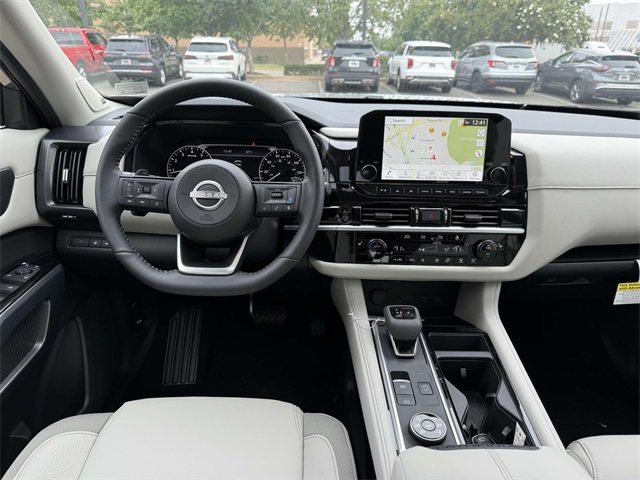 2025 Nissan Pathfinder SL photo 18