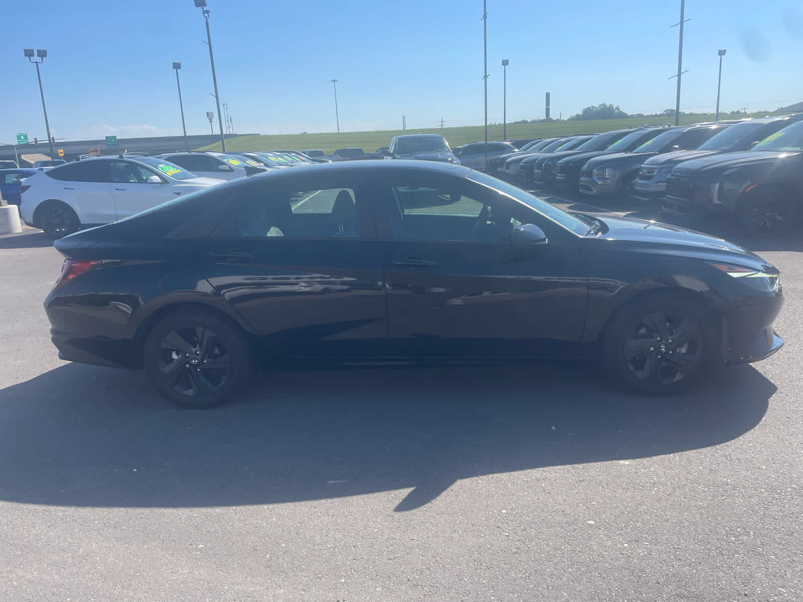 2023 Hyundai Elantra SEL photo 5