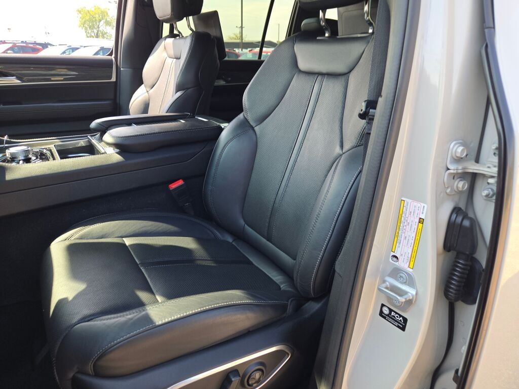 2022 Jeep Wagoneer Series III photo 27
