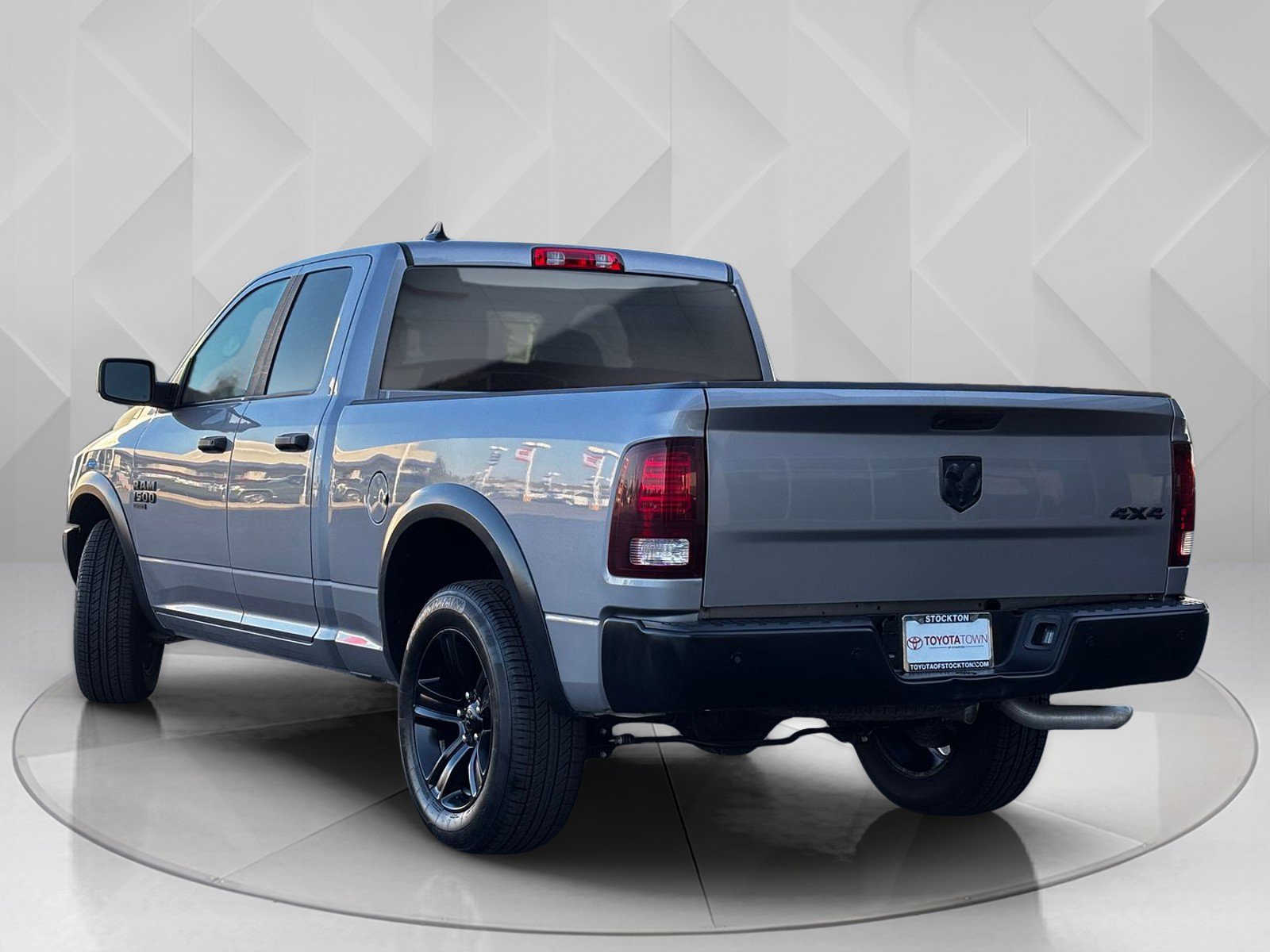 2022 Ram 1500 Classic Warlock photo 3