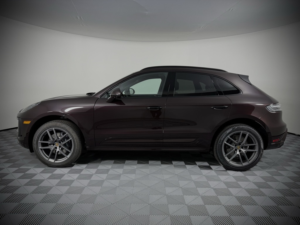 2025 Porsche Macan T photo 2