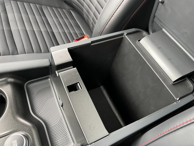 2025 Ford Explorer ST-Line photo 33