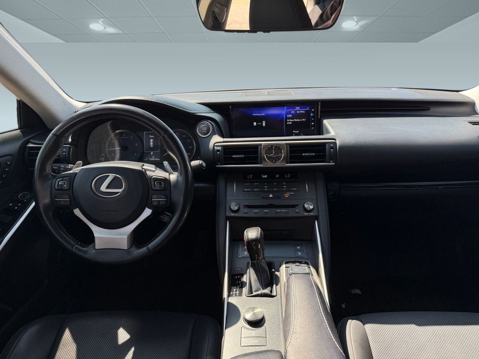 2019 Lexus IS 300 photo 13