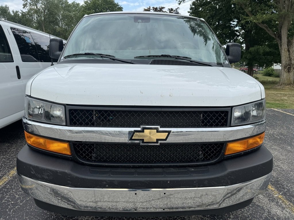 2024 Chevrolet Express Passenger 3500 photo 2