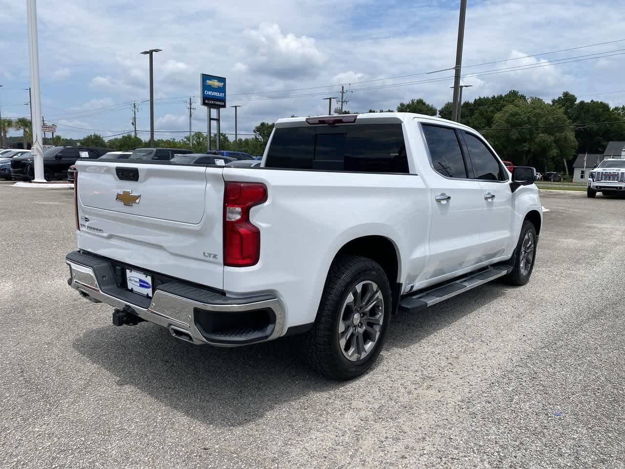 2022 Chevrolet Silverado 1500 LTZ photo 3