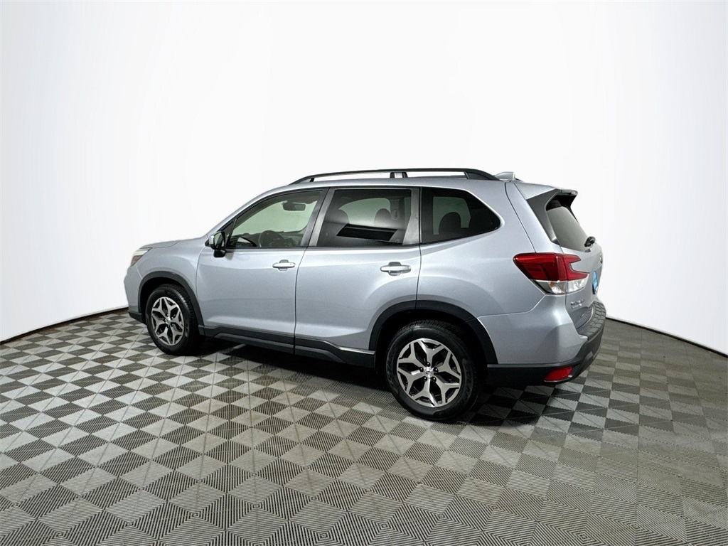 2020 Subaru Forester Premium photo 12