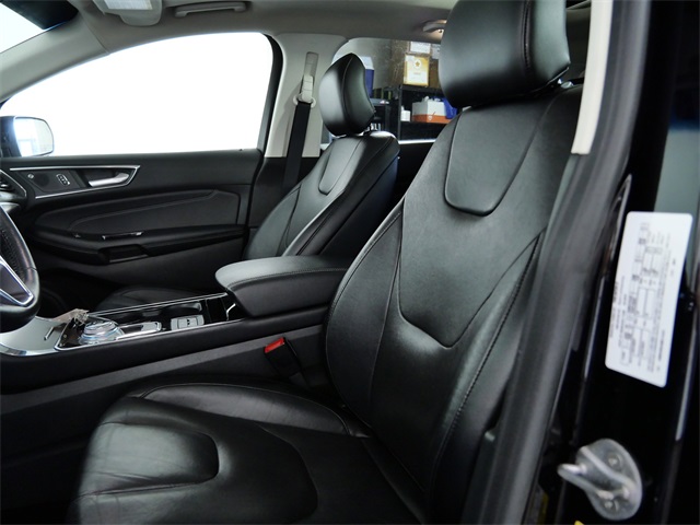 2019 Ford Edge Titanium photo 17