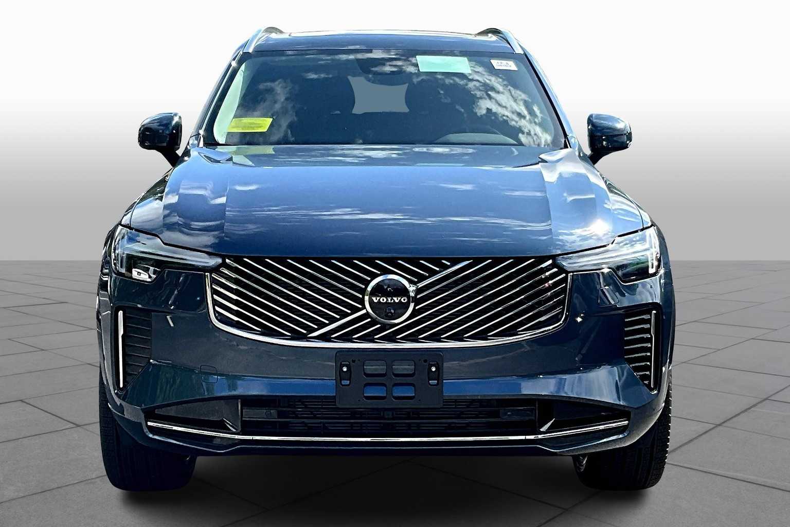 2026 Volvo XC90 Plus photo 2