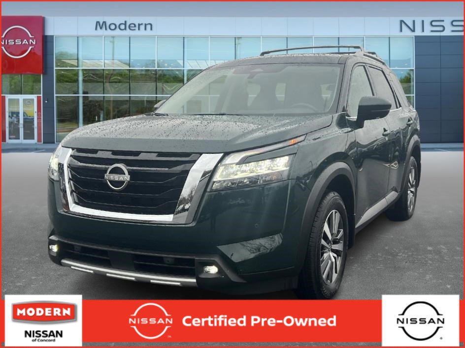 2024 Nissan Pathfinder SL's photo