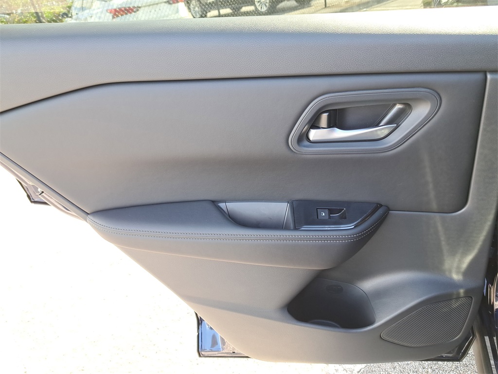 2026 Nissan Rogue SV photo 14