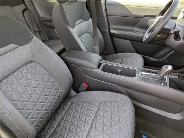 2025 Nissan Kicks SV photo 10