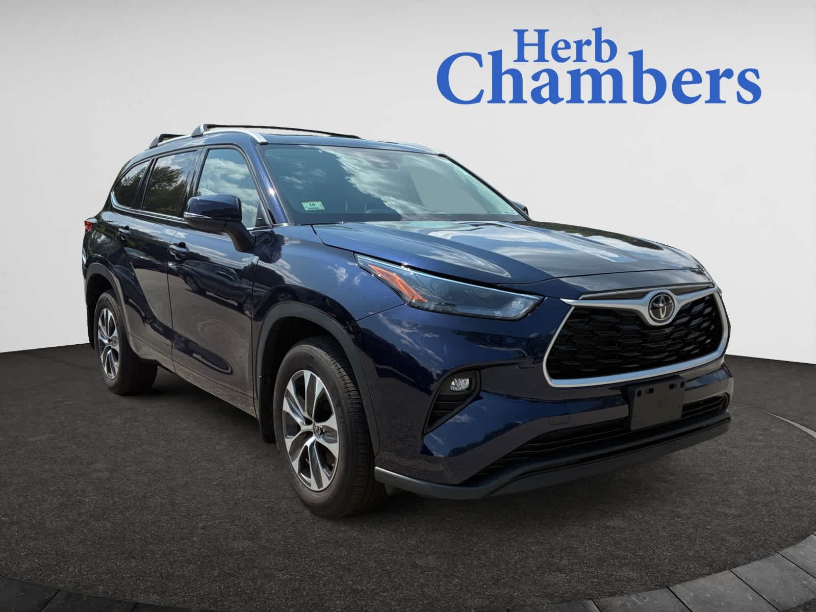 2022 Toyota Highlander XLE's photo