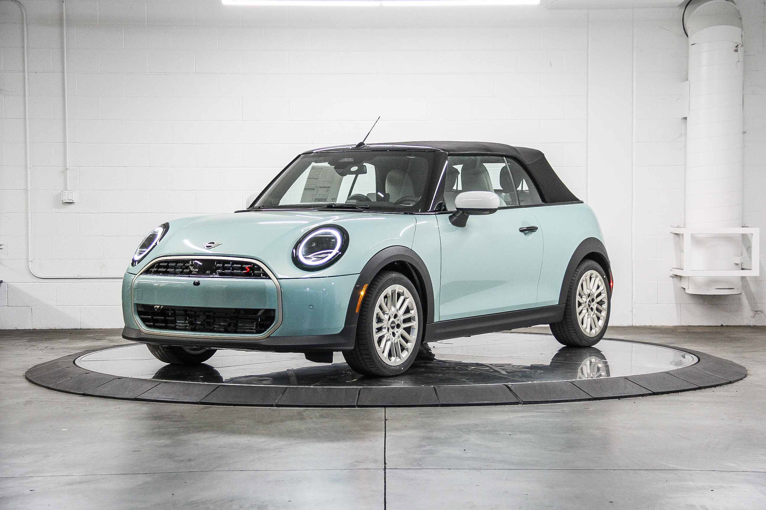 2026 Mini Cooper Convertible Iconic photo 3