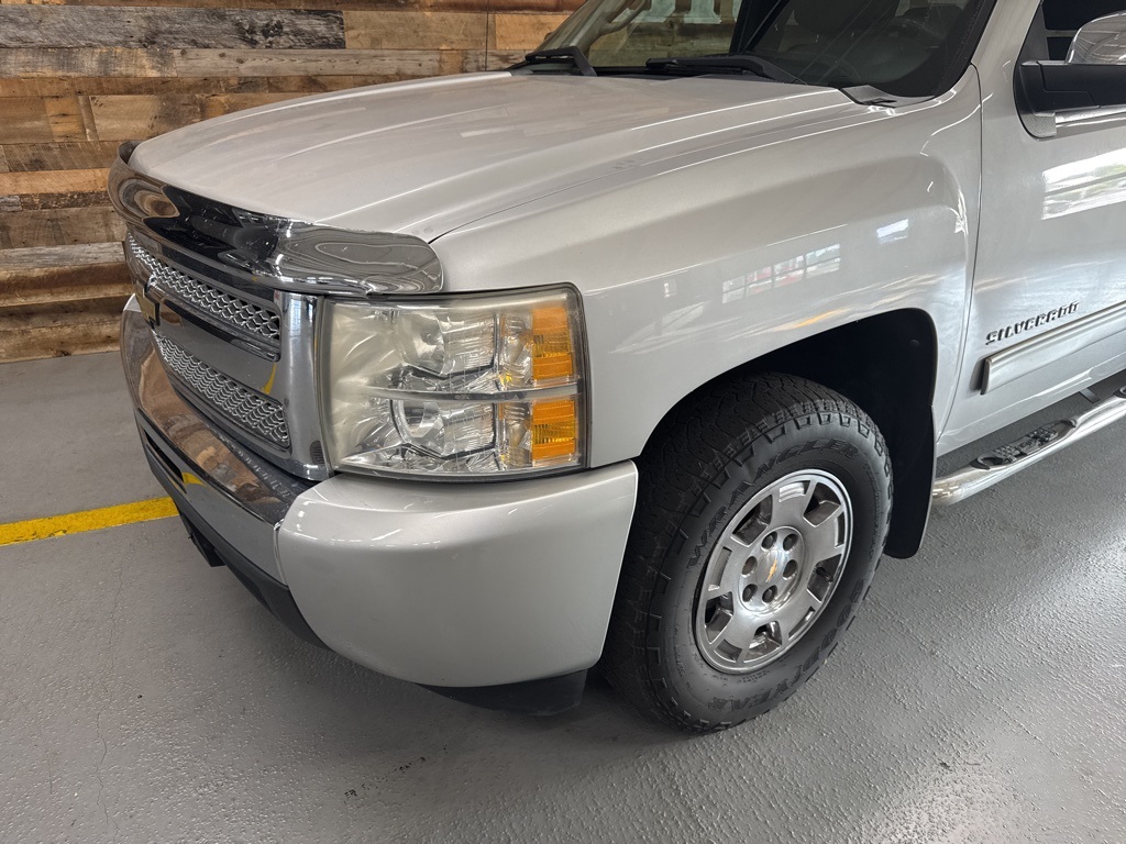 2010 Chevrolet Silverado 1500 LT photo 11