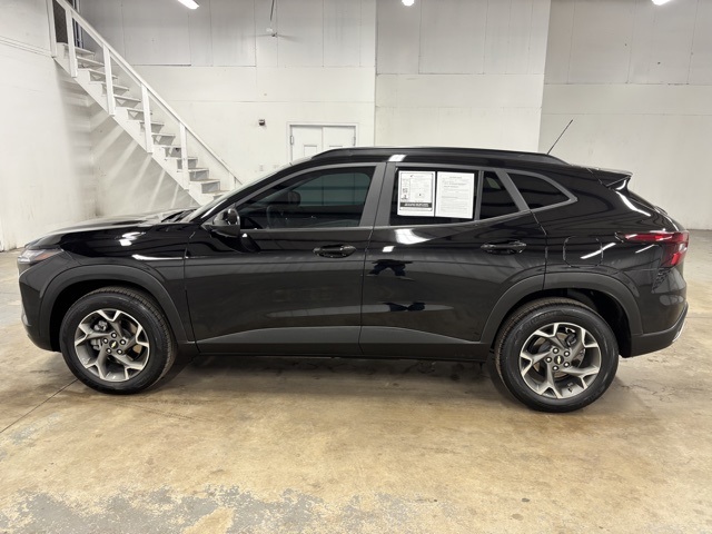 2025 Chevrolet Trax LT photo 4