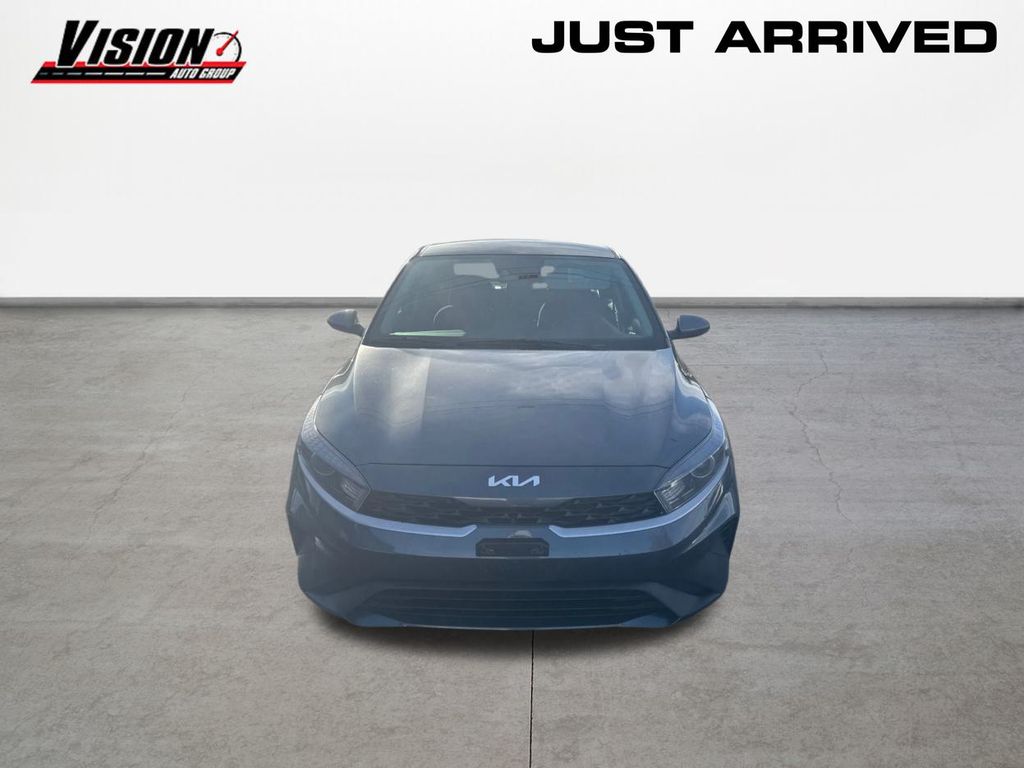 2023 Kia Forte LXS photo 2