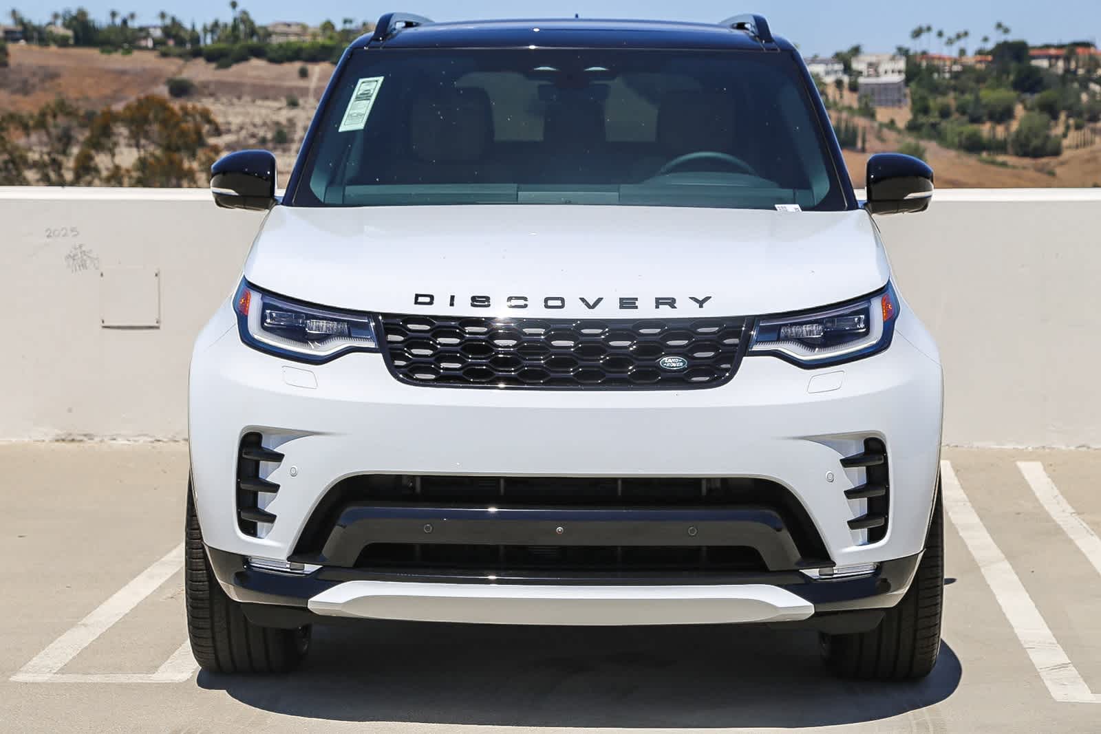 2025 Land Rover Discovery SE photo 2