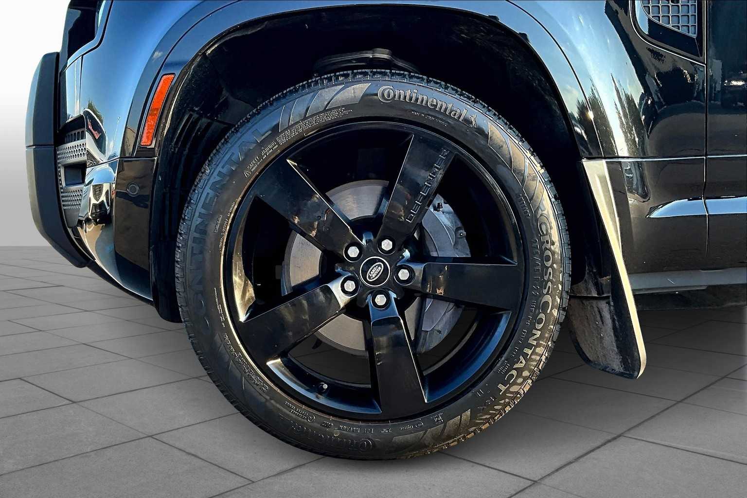 2023 Land Rover Defender X-Dynamic SE photo 18