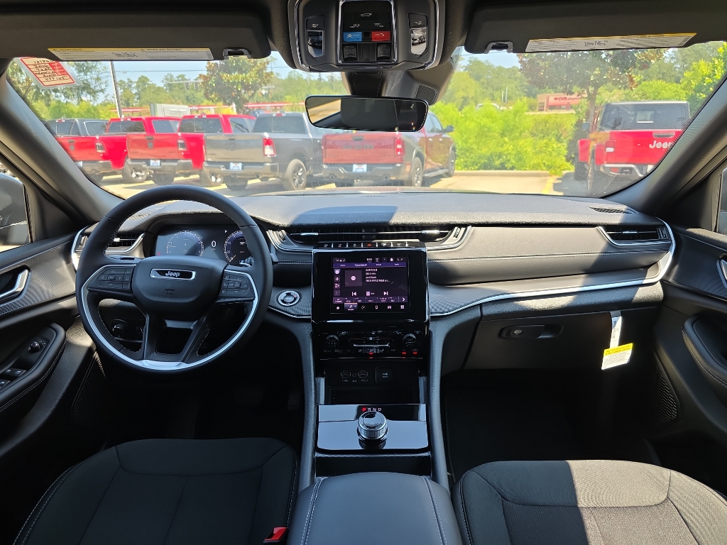 2025 Jeep Grand Cherokee Laredo X photo 14