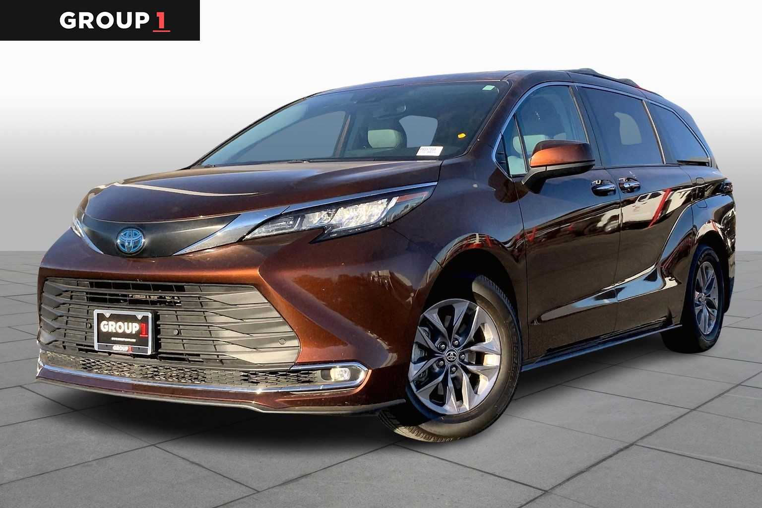 2023 Toyota Sienna XLE's photo