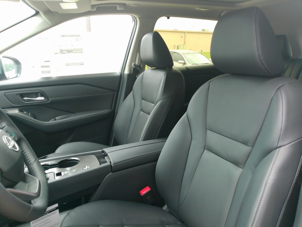 2025 Nissan Rogue SL photo 9