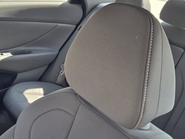 2024 Hyundai Elantra SEL Convenience photo 12