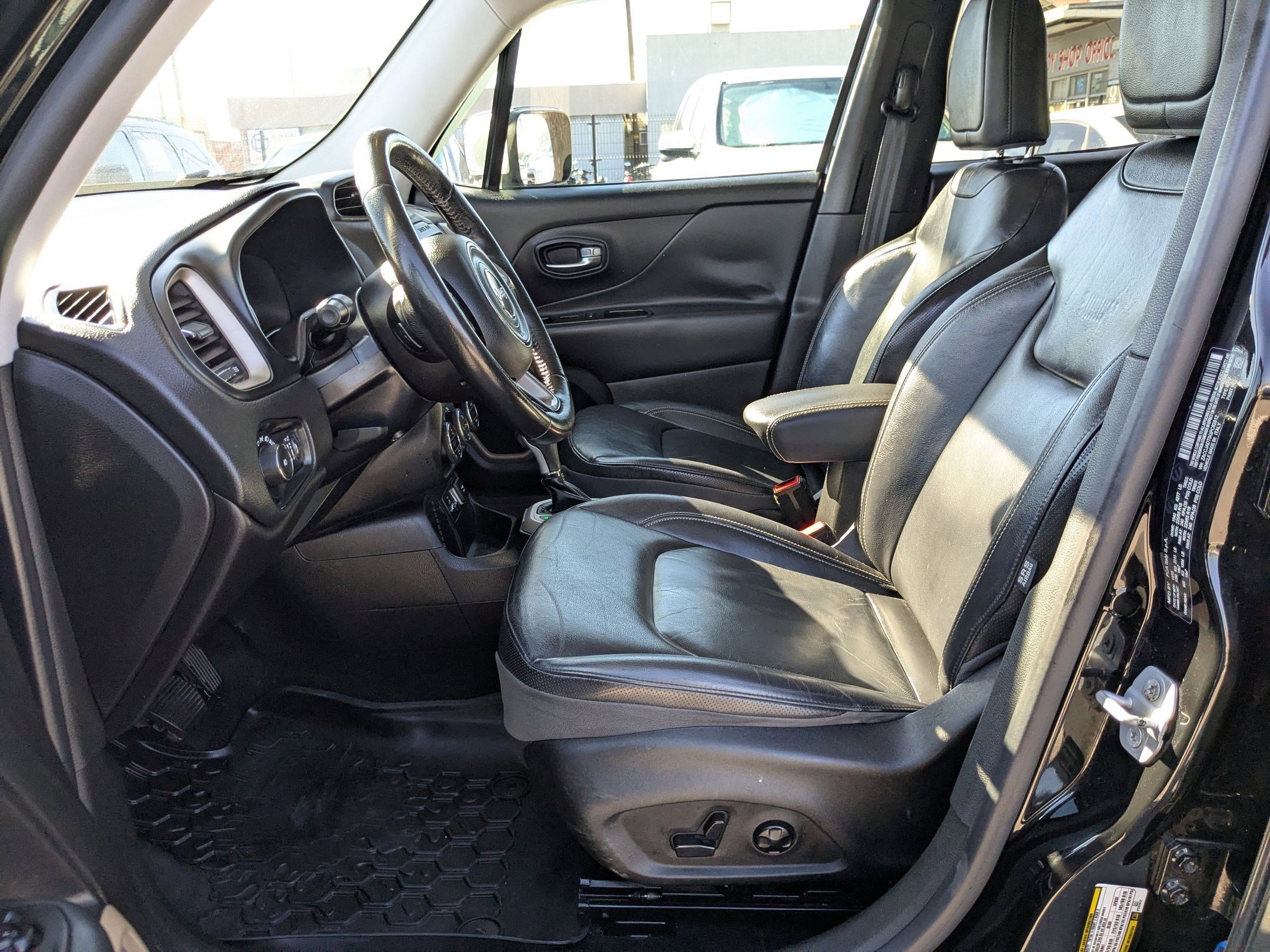 2016 Jeep Renegade Limited photo 15