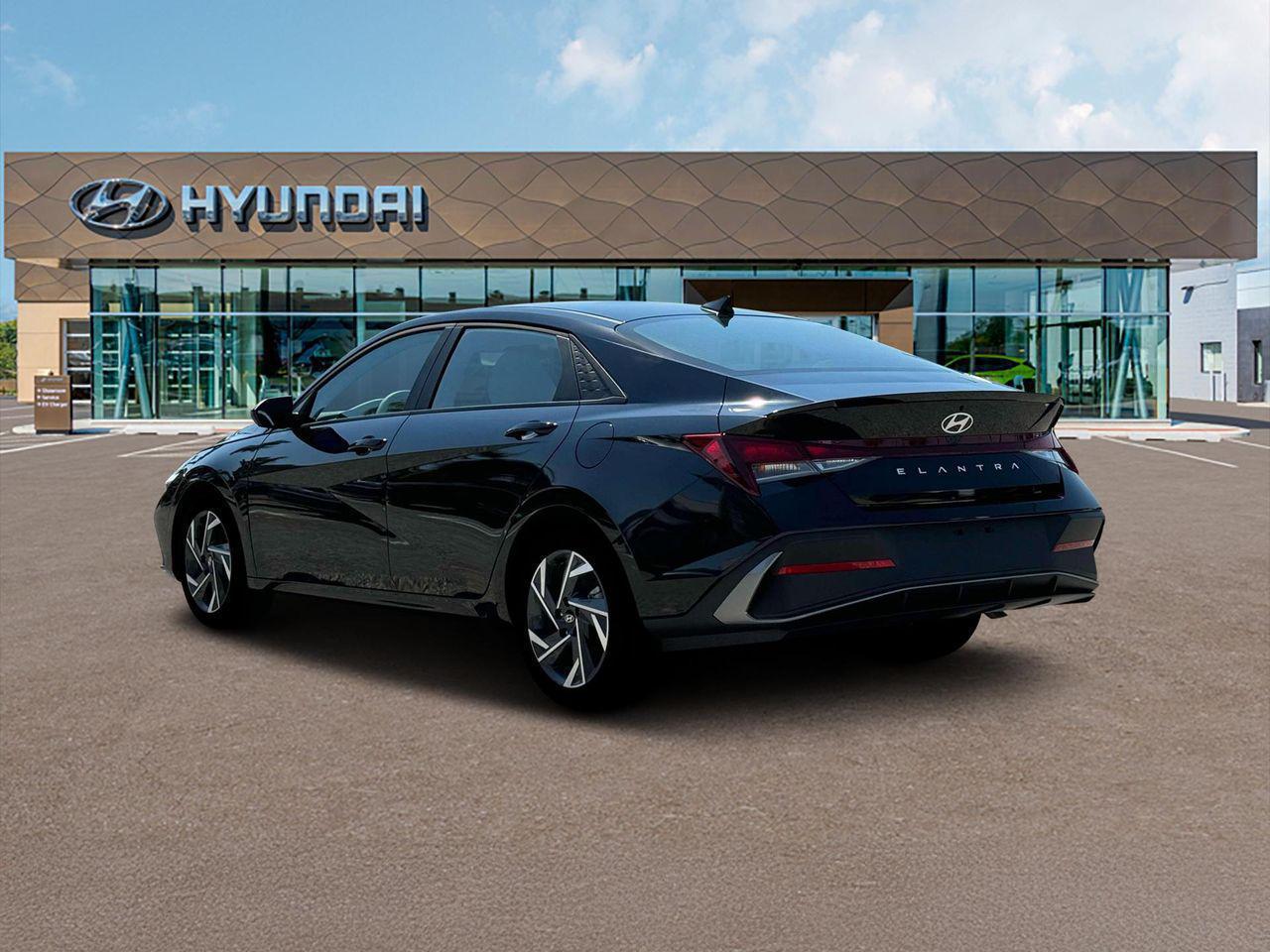 2025 Hyundai Elantra SEL Sport photo 3