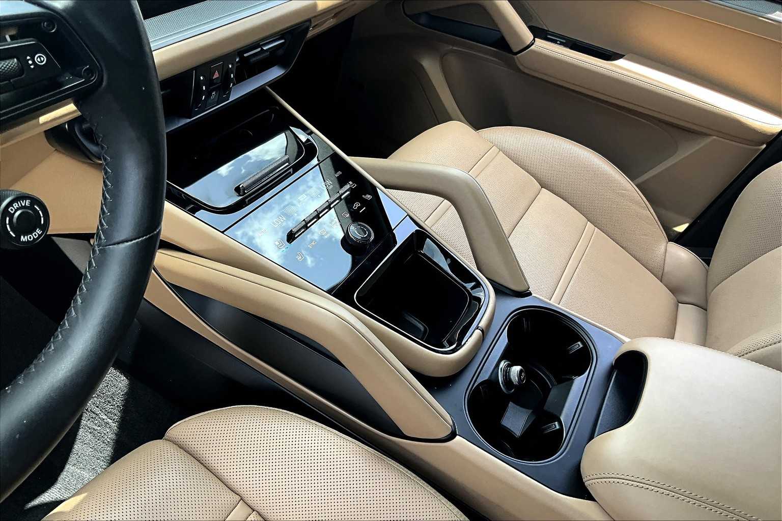 2024 Porsche Cayenne Coupe photo 26