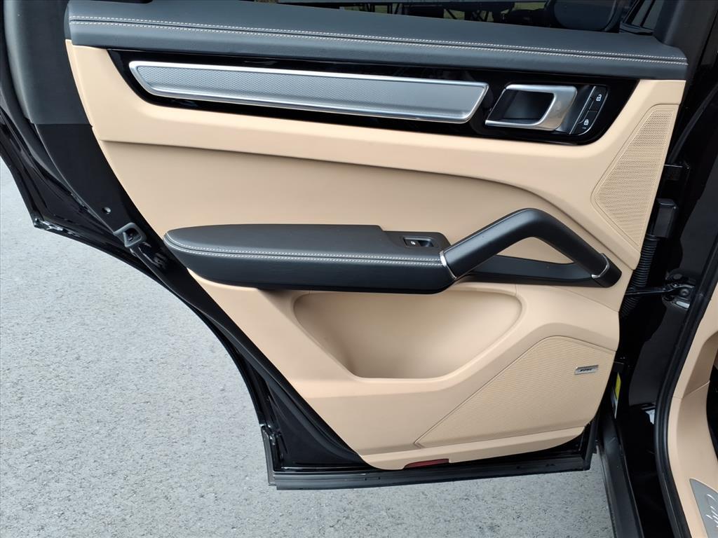 2023 Porsche Cayenne Coupe Platinum Edition photo 21