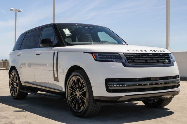 2025 Land Rover Range Rover SE photo 3