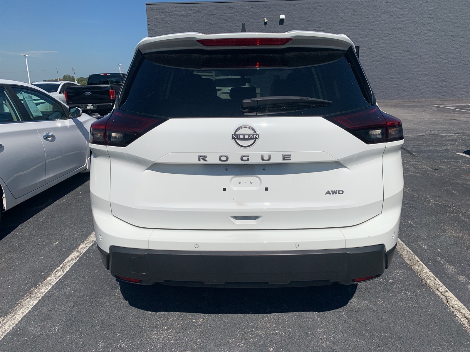 2024 Nissan Rogue S photo 2