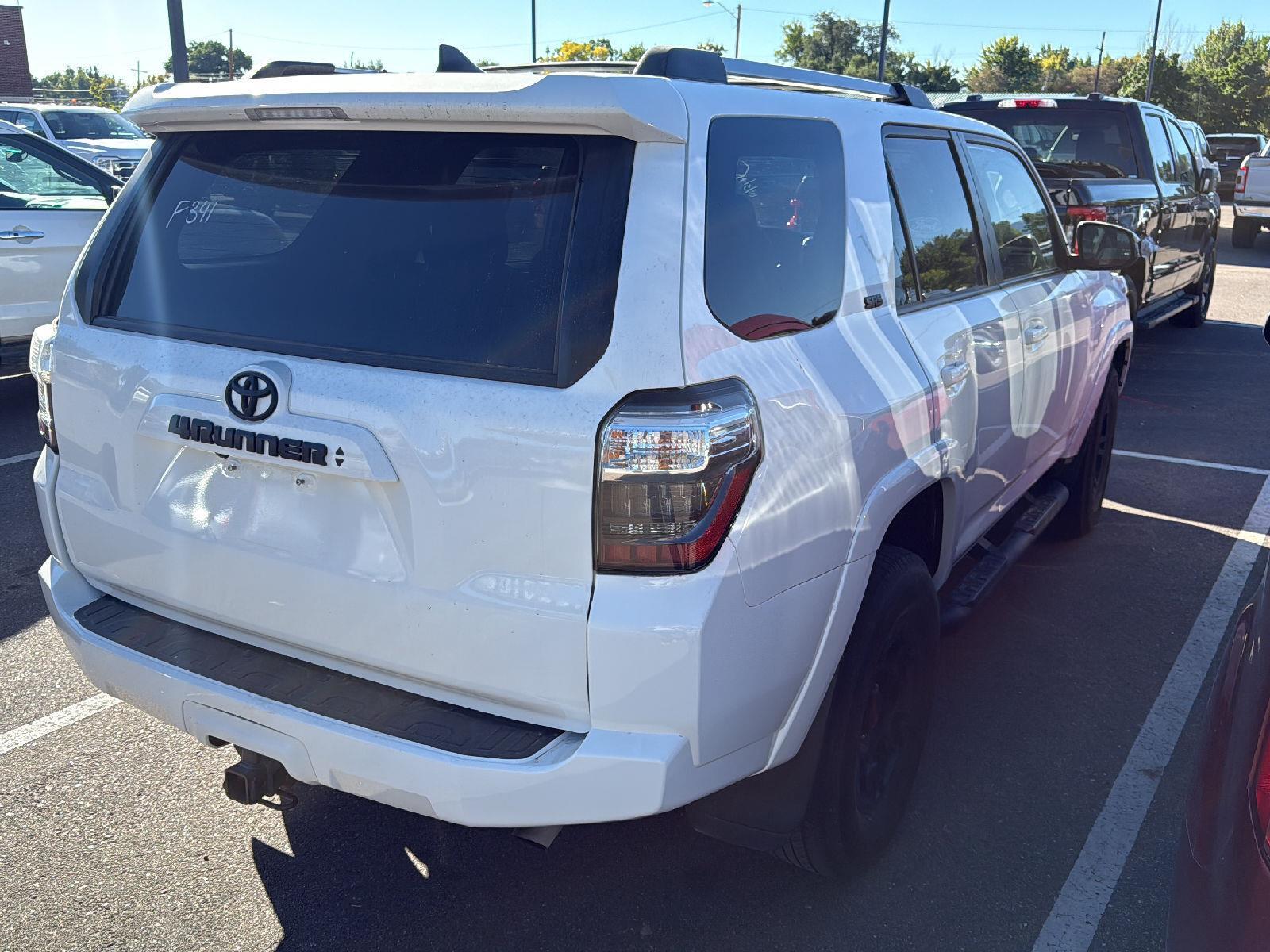 2022 Toyota 4Runner SR5 photo 4