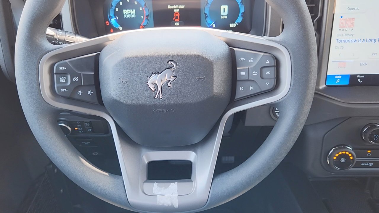 2025 Ford Bronco Base photo 19