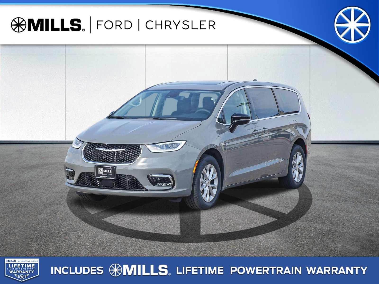 2024 Chrysler Pacifica Touring L's photo