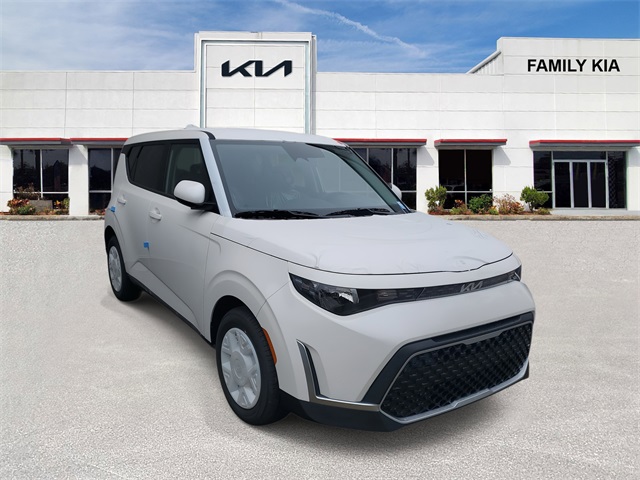 2025 Kia Soul LX's photo