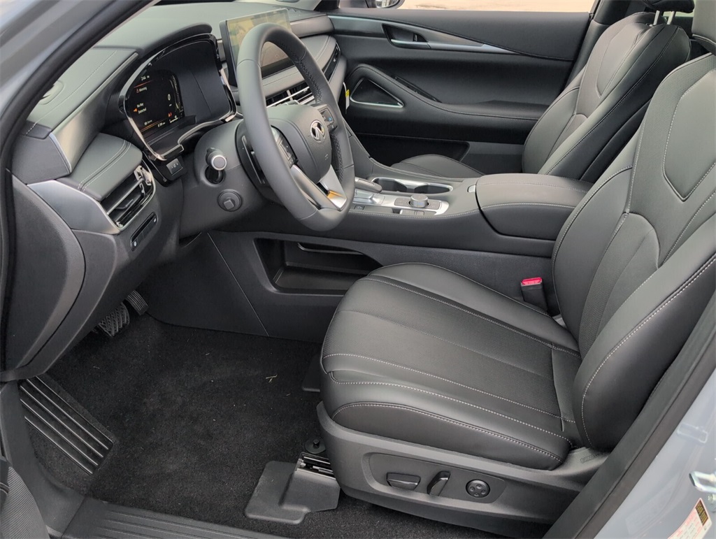 2026 Infiniti QX60 Luxe photo 5