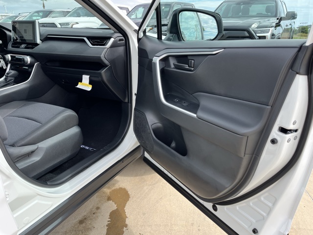 2025 Toyota RAV4 LE photo 17