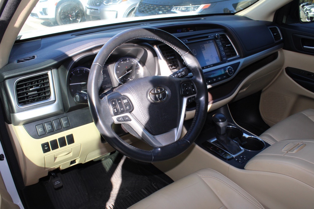 2017 Toyota Highlander XLE photo 2